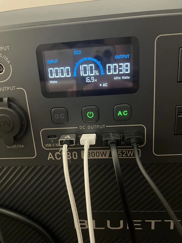 Bluetti AC180 review outlets screen